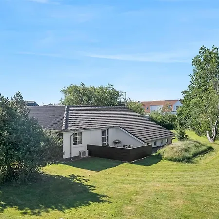 Сasa de vacaciones Guthbrand - 1-3km From The Sea By Interhome *